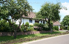 Freistehendes, neuwertiges Haus, Sonne pur, mit altem Baumbestand an traumhaften Grundstück!